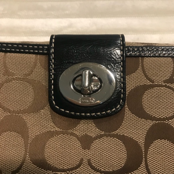 Coach signature logo khaki/brown long wallet with turnkey lock. EUC - Picture 6 of 12